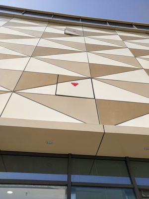 铝板幕墙安装，铝板幕墙救援窗